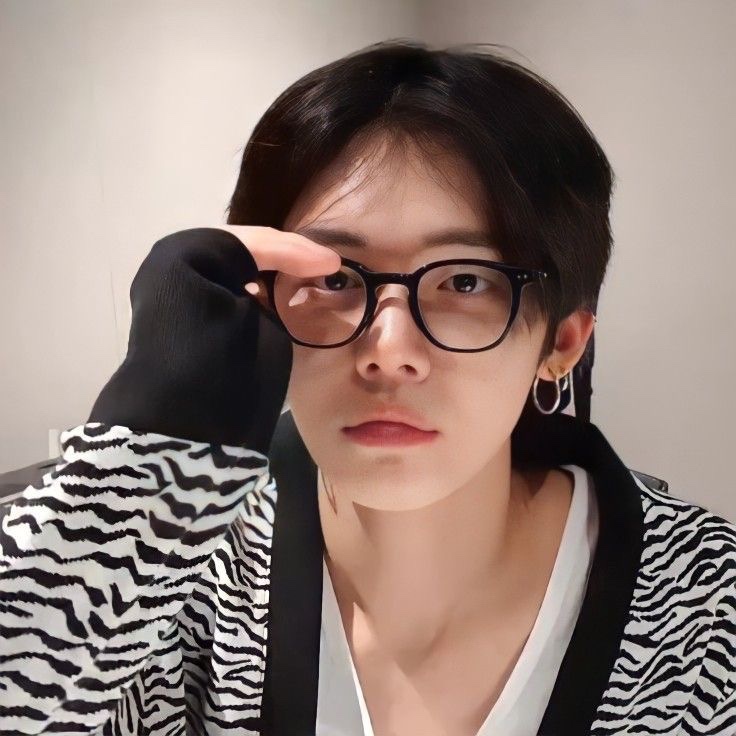 THEHOLYH3LL's tweet photo. “— Quando eu ceder, me apaixonar e ficar completamente obcecado por ele, o que com certeza vai acontecer - Riu fraco — Soobin vai se cansar. — Quando Yeonjun disse com tanta certeza, Beomgyu sentiu o peito pesado.”
#eedyeonbin https://t.co/mi2H3lL23p