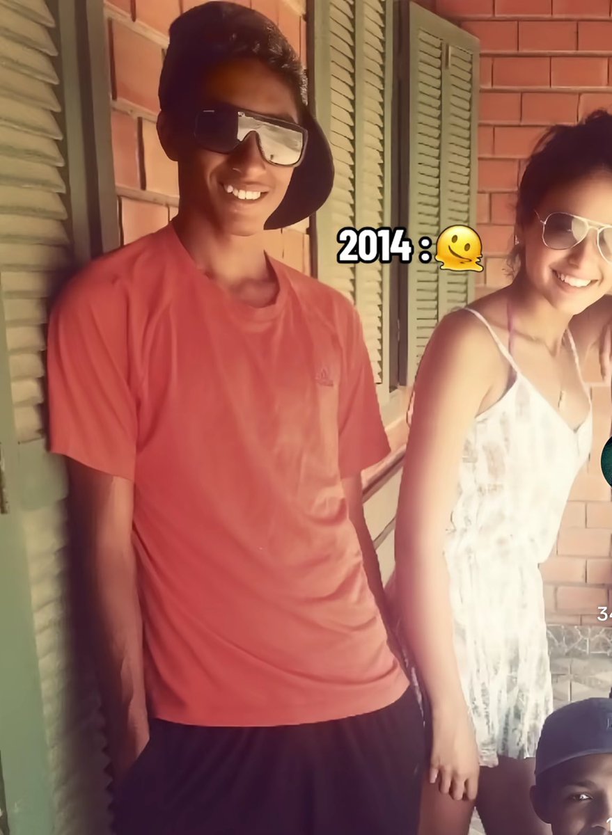AnabellaMarvy's tweet photo. She was there before the money and fame, Raphinha really won https://t.co/E5Noan4CJf