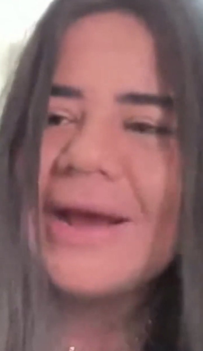 ChomposX's tweet image. Tarjeta roja y suspensión de por vida