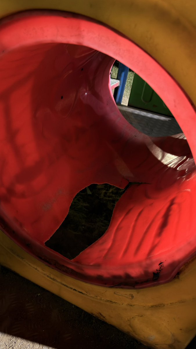 Devshashank's tweet photo. This kids’ slide at a public marina park is badly broken with sharp edges. Children can get seriously hurt.
Requesting @SVPMC_ANI to take immediate action and repair/remove it before an accident happens.
#ChildSafety #PublicSafety #PBMC https://t.co/4bvTa0d0Ka