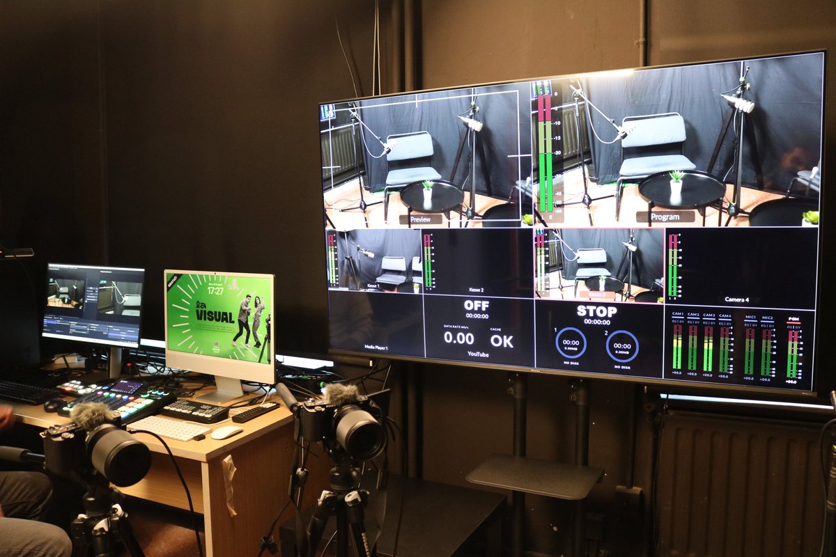 TGNAjuntament's tweet photo. #TGNBLOG | 🎥 La Visual: un nou espai audiovisual gratuït per al jovent de Tarragona
🎬 La Visual es concep com un estudi professional on el jovent pot portar les seves idees i fer-les realitat amb assessorament tècnic, però també amb autonomia creativa.
ℹ️https://t.co/Jh94Nb3qnI