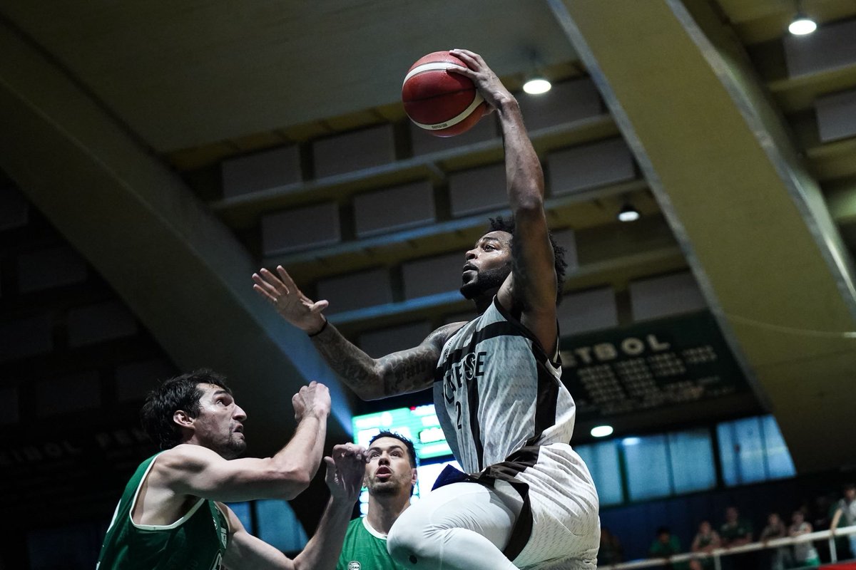 🟤⚪ @BasquetPlatense festejó en suplementario: venció 86-85 a <a href="/ferrobasquetok/">Ferro Carril Oeste Basquet</a> en Caballito.
🔥 Woods, figura del partido con 24 pts y 12 reb.
📸 Prensa Ferro