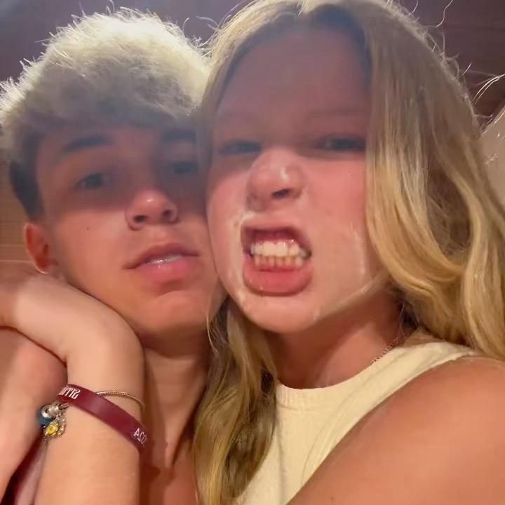 juridicoferette's tweet image. engraçado que namorar o joão pedro que segundo a Soso careca era "rodado" ela não quis, agora já o paiva que tem mil e uma putas com todos os tipos de doenças possíveis ela quer