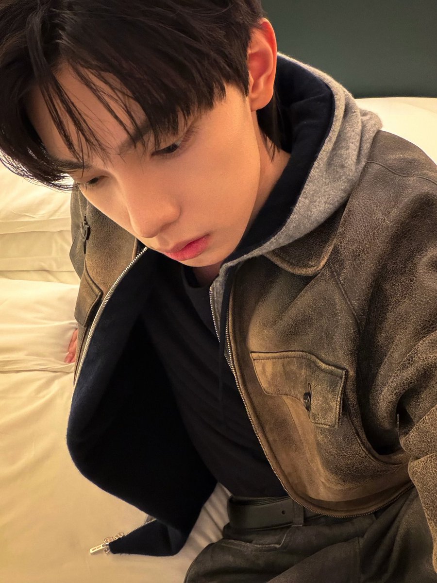 httpscliyunet's tweet image. 아직 준비되지 않은 나에게 성큼 다가온 립우 침대셀카
이런사진올리면 나 뭐... 어뜨카라고.,