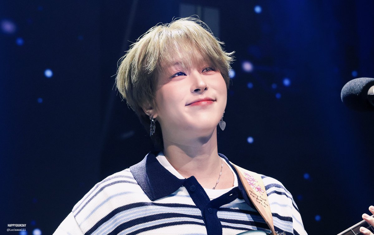 🎂
💙
#LoveLee_Giuk_Day
#당신은_어디쯤_여긴_기욱이_생일
#원위 #ONEWE #기욱 #GIUK