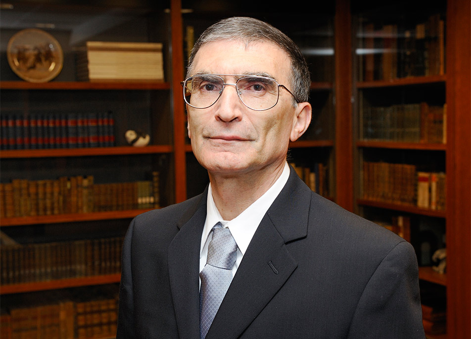 “İslam ülkelerinin bilimden uzak kalmasının sebebi Kur’an’dan uzaklaşmasıdır.”

— Prof. Dr. Aziz Sancar