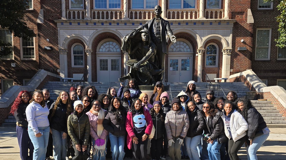 SpelmanCollege's tweet image. On #MLKDay, Spelman showed up! Students, alumnae, faculty, and staff came together to serve our community. Our Bonner Scholars led efforts at Booker T. Washington High School, the Hygiene Kit Packing Project, and West Atlanta Watershed Alliance (WAWA). A true day on, not off!