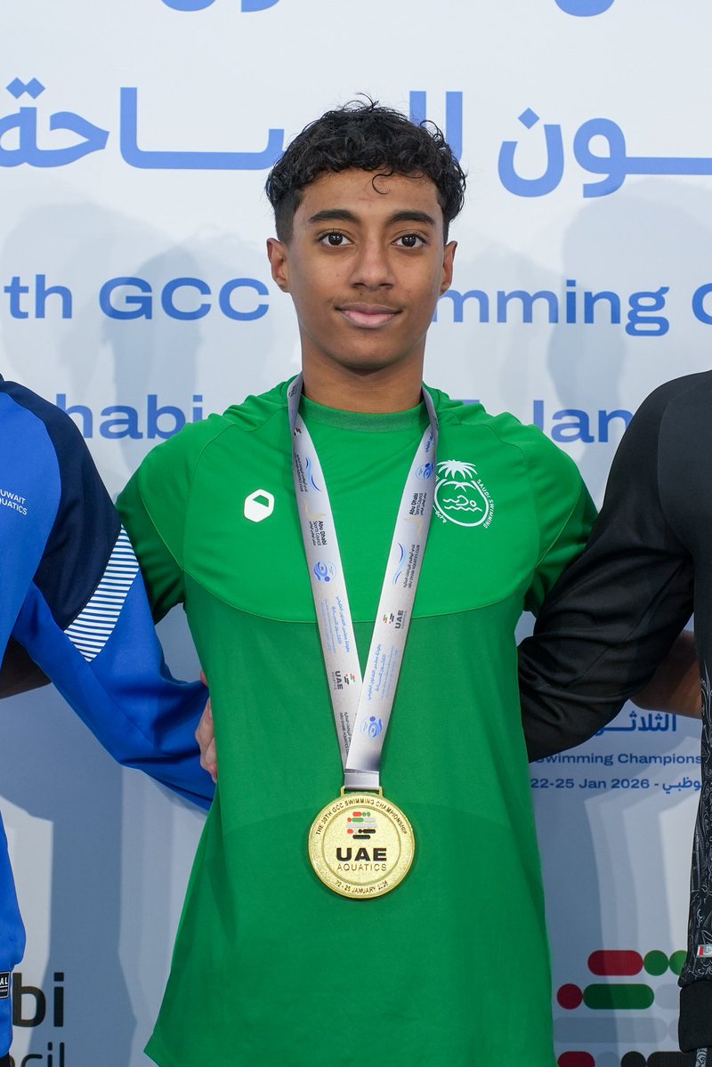Saudi_Swimming's tweet image. المــيداليـــة الـذهـبيـة 🥇🇸🇦

📸| انتزع سباح المنتخب السعودي "غانم الصلحي" الميدالية الذهبية في سباق الـ1500م حرة للفئة العمرية 16-17 سنة🔝

ضمن منافسات بطولة مجلس التعاون الخليجي 30 للسباحة في أبو ظبي 🏊‍♂️

ألــــــــــــف مــــــــبرووووووووك 👏💚