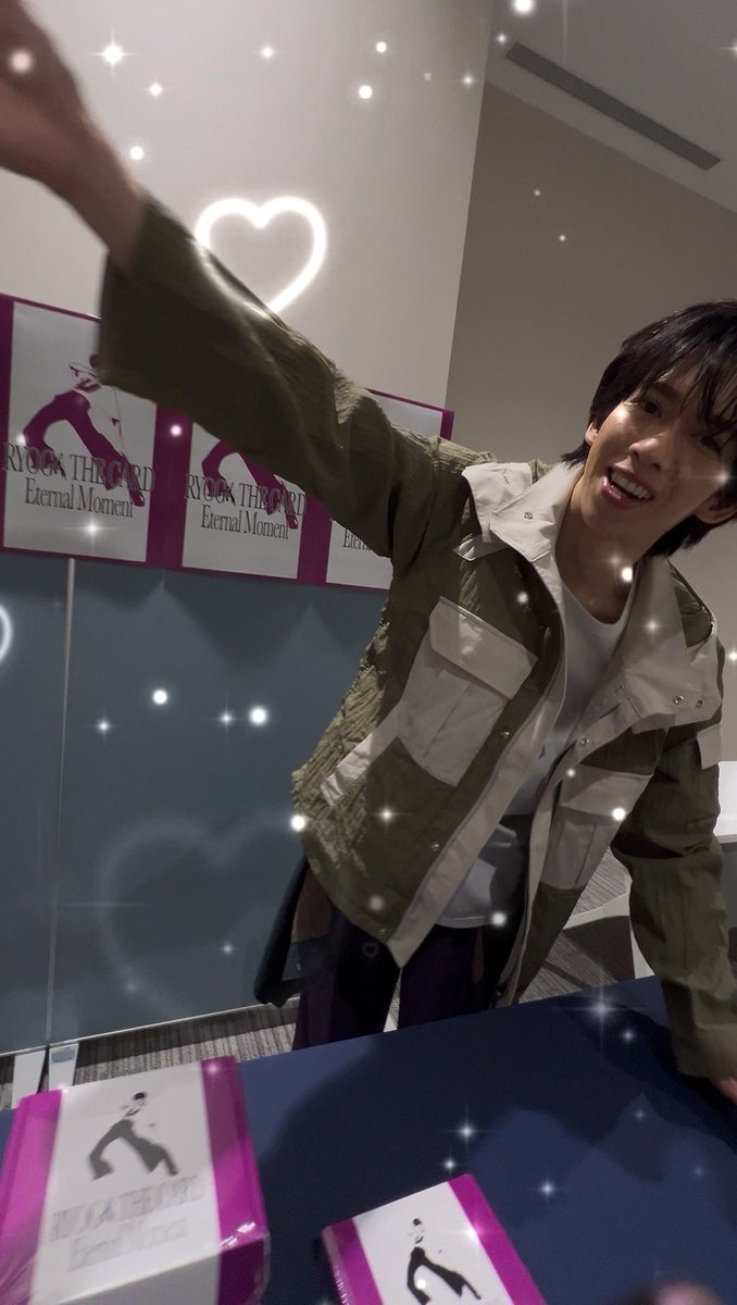 Raijack45's tweet photo. リョウガさんはAwAAwAしてるオタクにも優しくて幸せ過ぎてぽあぽあしたし参加された8号車様がお裾分けしてくれたレポも幸せ溢れてていいねめっちゃしちゃうし最高の特典会でした！
優しさで包み込んで幸せを与えてくれるリョウガさんも9号車様も8号車様もありがとうございます💜✨ https://t.co/kCZbH5tE7I