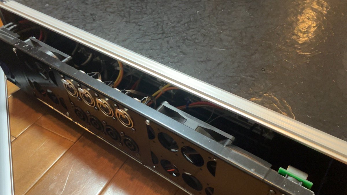 3004pfc2×2ギリギリケースに入った(?)
適当にテープで塞いで日曜使おうかな