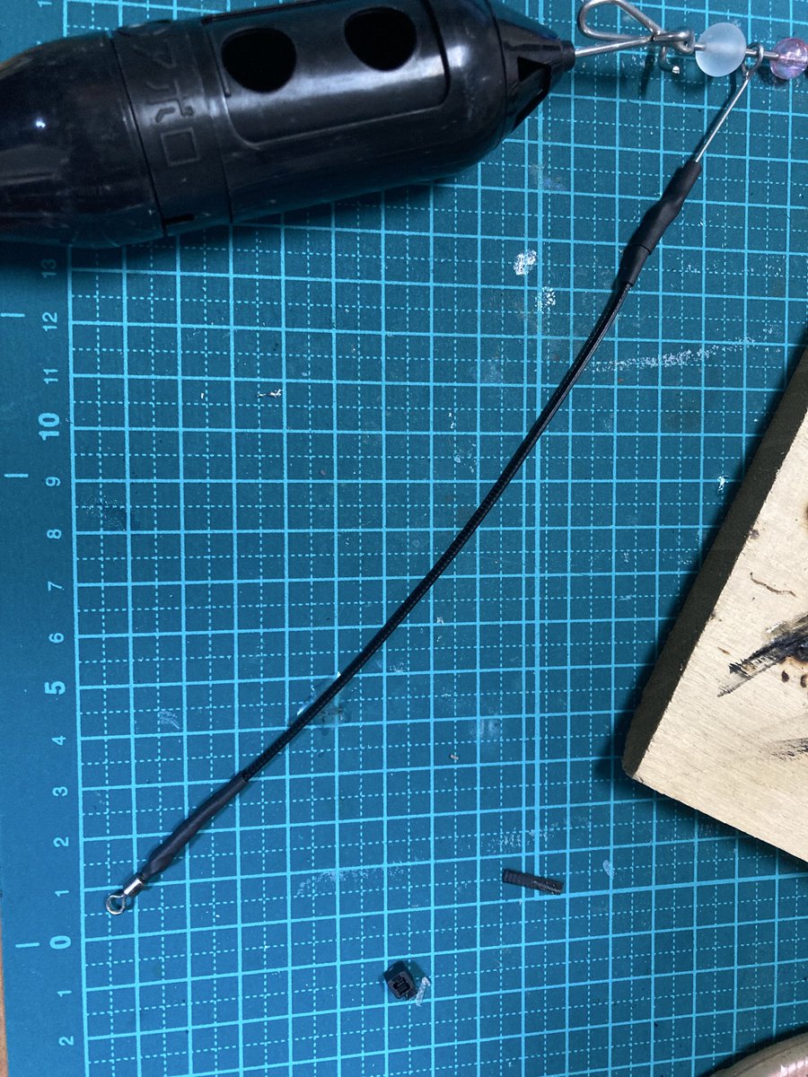 クッションゴムは加工がめんどいしクッション性が不要な事もあるから、なんかハリがあってしなやかで低比重な素材無いかなぁと思ってたんだけど、これ良いかも。
#タイラップ
#インシュロック
#両軸遠投