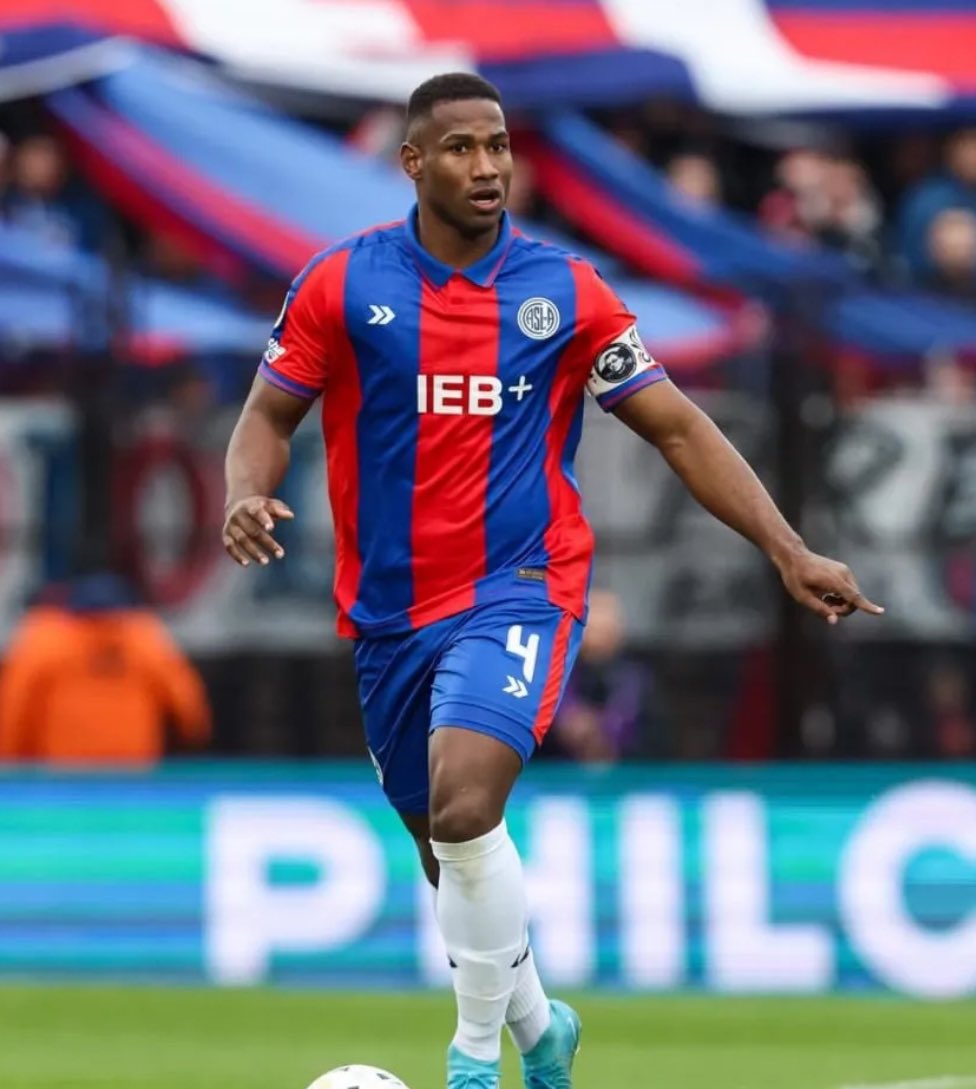 #River 🔴 Romaña 👎: Pese a las ganas del entorno del futbolista, en que las charlas se refloten, en River ya no corre la chance de incorporar a Jhohan Romaña. Se frenó la salida de Ulises Giménez, en abril recupera a Pezzella. Además de que las idas y vueltas de SL cansaron.