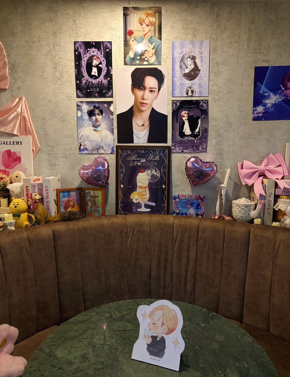 ARNO_THAILAND's tweet image. คาเฟ่อาร์โนพร้อมต้อนรับทุกคนแล้ว🥳
พรุ่งนี้แล้วนะคะ แวะมาถ่ายรูปกันเยอะ ๆ นะคะ😊💖
ᴀʀɴᴏ’ꜱ ᴅᴇʙᴜᴛ ᴄᴀꜰé ᴇᴠᴇɴᴛꜱ 🏰
𝓢𝓱𝓲𝓷𝓲𝓷𝓰 𝓦𝓪𝓵𝓽𝔃 𝓲𝓷 𝓜𝓸𝓸𝓷𝓵𝓲𝓰𝓱𝓽

🧁𝟤𝟦–𝟤𝟧 𝘑𝘢𝘯𝘶𝘢𝘳𝘺 𝟤𝟢𝟤𝟨
🫖𝘢𝘵 𝘊𝘢𝘧é 𝘓’𝘢𝘱𝘱𝘢𝘳𝘵𝘦𝘮𝘦𝘯𝘵
🎠𝘔𝘙𝘛 𝘙𝘢𝘮𝘢 𝟫,…