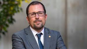 bansky___'s tweet photo. Raül Blanco Álvaro, PSOE, presidente RENFE (2023-25). Experiencia laboral previa en ferrocarriles. 

- CERO.

Álvaro Fernández Heredia, (MasMadrid),presidente RENFE, experiencia laboral previa en ferrocarriles. 

-CERO

Que por qué pasa lo que pasa? https://t.co/aRExTAlCXM
