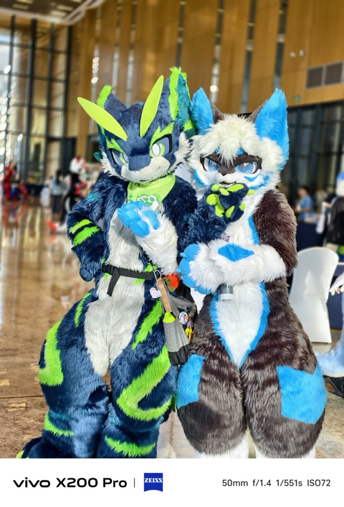 #FursuitFriday

Look who’s here ～

🍀:<a href="/NotValidSky/">NotValidSky/叶灵/イエリン/🍃</a> 
📷:<a href="/Ghost_Gousite/">Ghost_狗斯特</a>