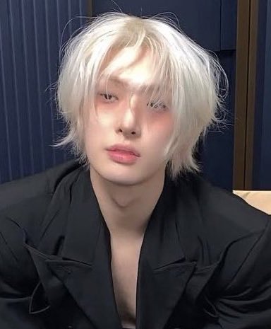 HOW CAN YOU LOOK AT HIM AND NOT SAY FAIRY PRINCESS OH MY GOD