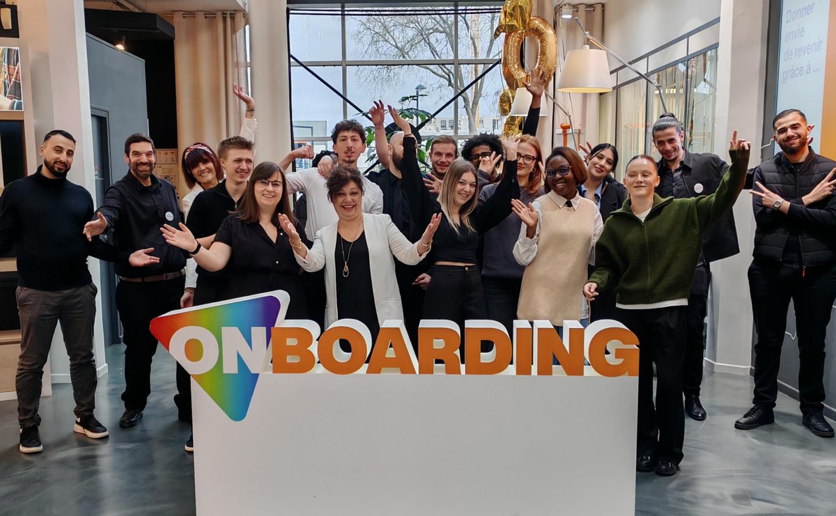 Orange Store tweet media