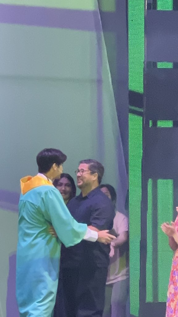 ad_archived's tweet photo. ISANG MAHIGPIT NA YAKAP SAYO ANDRES MUHLACH. NO FREAKING WORDS. https://t.co/097Xj9KrSk