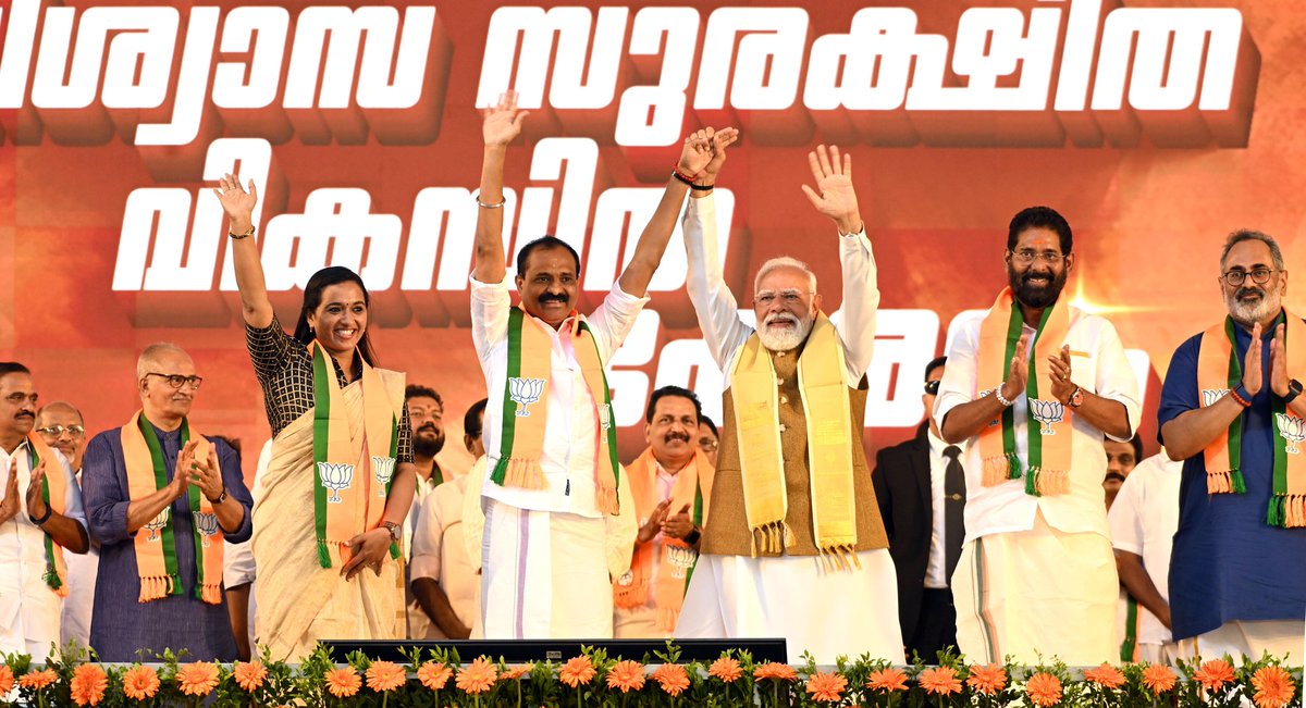 AshaNath_G_S's tweet photo. ഇത് വെറും ഒരു ഫോട്ടോയല്ല…
എന്റെ ആത്മാവിൽ പതിഞ്ഞ ഒരു നിമിഷമാണ്. 🙏 ആദരവോടെ ഞാൻ കാലുകൾ തൊട്ടുവന്ദിച്ചപ്പോൾ,
അധികാരത്തിന്റെ ഏറ്റവും ഉയരത്തിൽ നിൽക്കുന്ന പ്രധാനമന്ത്രി ശ്രീ നരേന്ദ്ര മോദിജി വിനയത്തോടെ എന്റെ കാലുകൾ തിരിച്ചു വന്ദിച്ചു.@narendramodi @BJP4India https://t.co/Cz59fAAaQY
