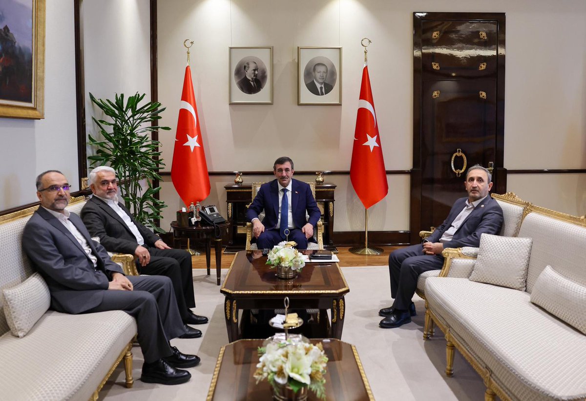 Genel Başkanımız Sayın Zekeriya Yapıcıoğlu, Cumhurbaşkanı Yardımcısı Sayın Cevdet Yılmaz ile görüştü.

Ziyarette, PKK'nın tasfiyesi ve kardeşlik hukukunun yeniden tesis edilmesi süreci, Suriye'deki gelişmeler, aile ve gençliğin sorunlarına dair konular görüşüldü.