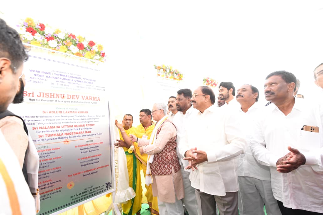 tg_governor's tweet photo. The Hon’ble Governor of Telangana, Shri Jishnu Dev Varma, unveiled the plaques of the New Agriculture College at Huzurnagar and the Jawahar Navodaya Vidyalaya at Kodad, marking significant milestones in strengthening agricultural education and quality schooling in the region.
On the occasion, Shri N. Uttam Kumar Reddy, Hon’ble Minister for Irrigation & CAD and Food & Civil Supplies, Shri Tummala Nageswara Rao, Hon'ble Minister for Agriculture, Marketing, Co-operation, and Handlooms & Textiles and Shri Adluri Laxman Kumar, Hon’ble Minister for Scheduled Castes Development and Tribal Welfare Departments, graciously accompanied the Hon’ble Governor. 
Senior officials of the district administration, heads of concerned departments, and other distinguished dignitaries were present, reflecting the collective commitment towards educational advancement and inclusive development.