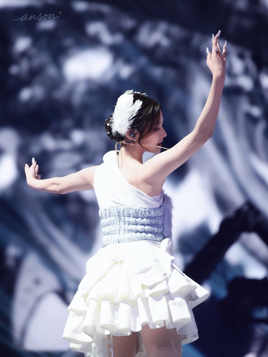 anson_jiwoo's tweet image. 251220 ❄️
#지우 #JIWOO #Hearts2Hearts #H2H #최지우