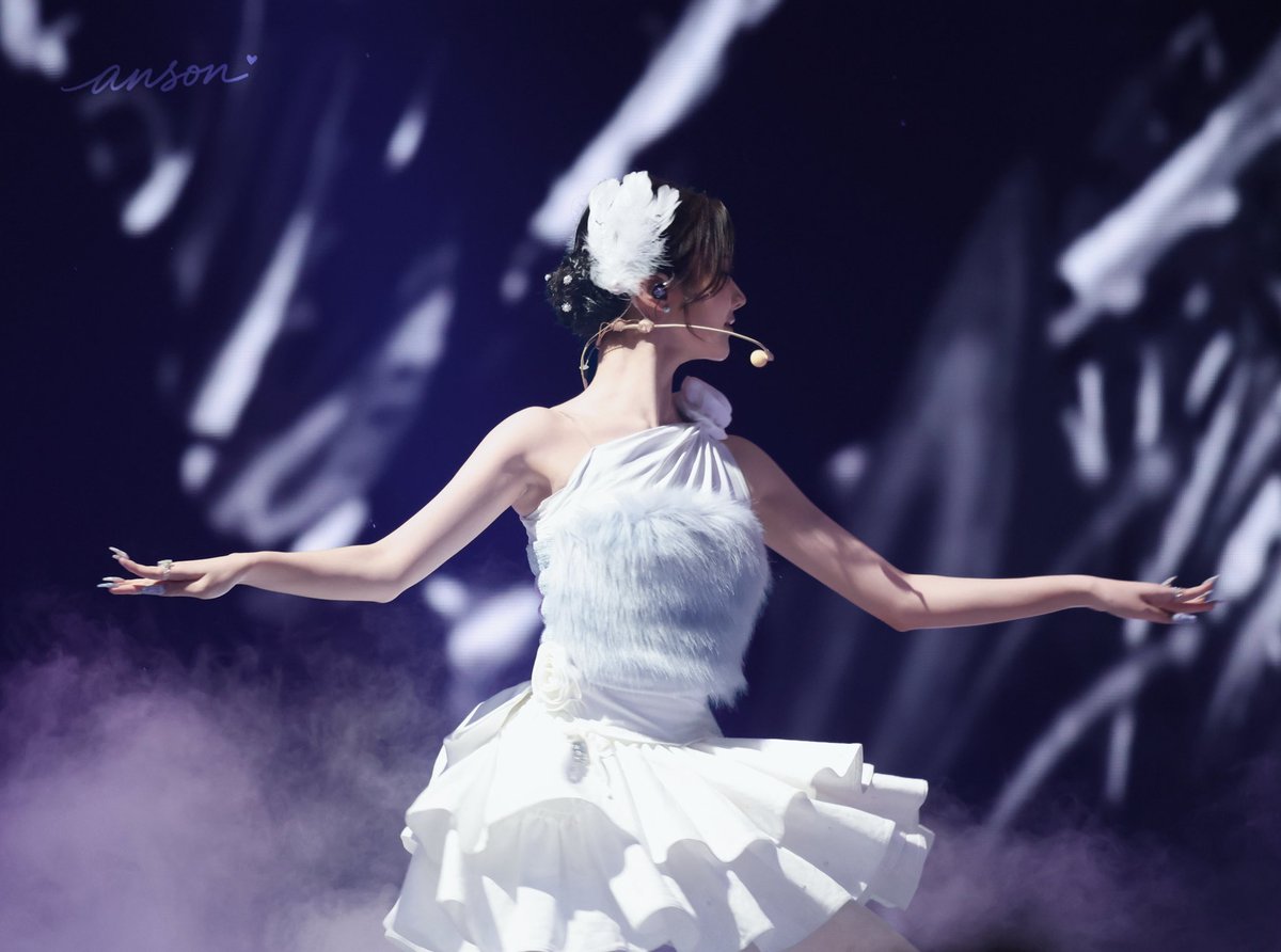 anson_jiwoo's tweet image. 251220 ❄️
#지우 #JIWOO #Hearts2Hearts #H2H #최지우