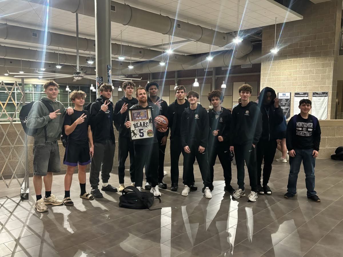 hoops_mhs's tweet image. Huge Congrats to Coach McDonald on career win 200! 🥇 👑 

@hoopinsider @OHSBobcats