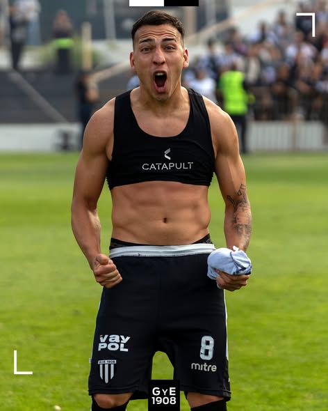 #GimnasiaMza linda historia la de Nahuel Barboza. En enero de 2025 el DT (Medrán) le dijo que se buscara club, que no lo iba a tener en cuenta y que si se quedaba sería la quinta opción.
Un año más tarde está en primera división con la del Lobo. Anoche fue el primer cambio  que