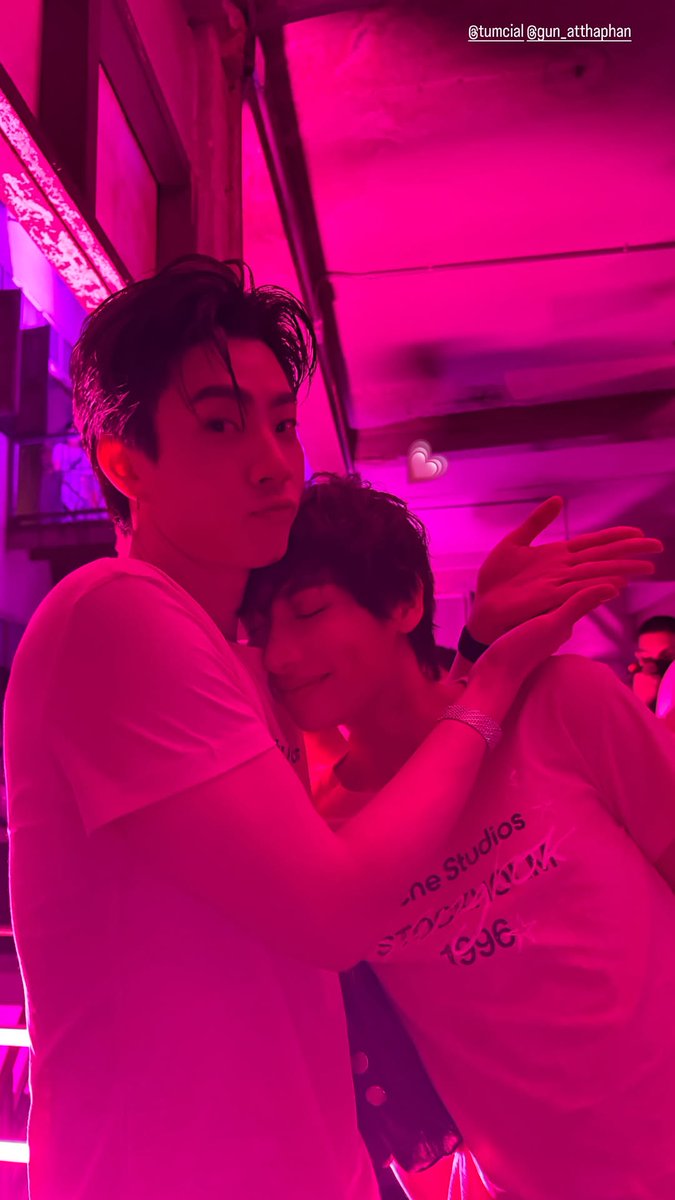 atpcosmic's tweet photo. PINK  x  BLUE https://t.co/V0K3e8JuqB