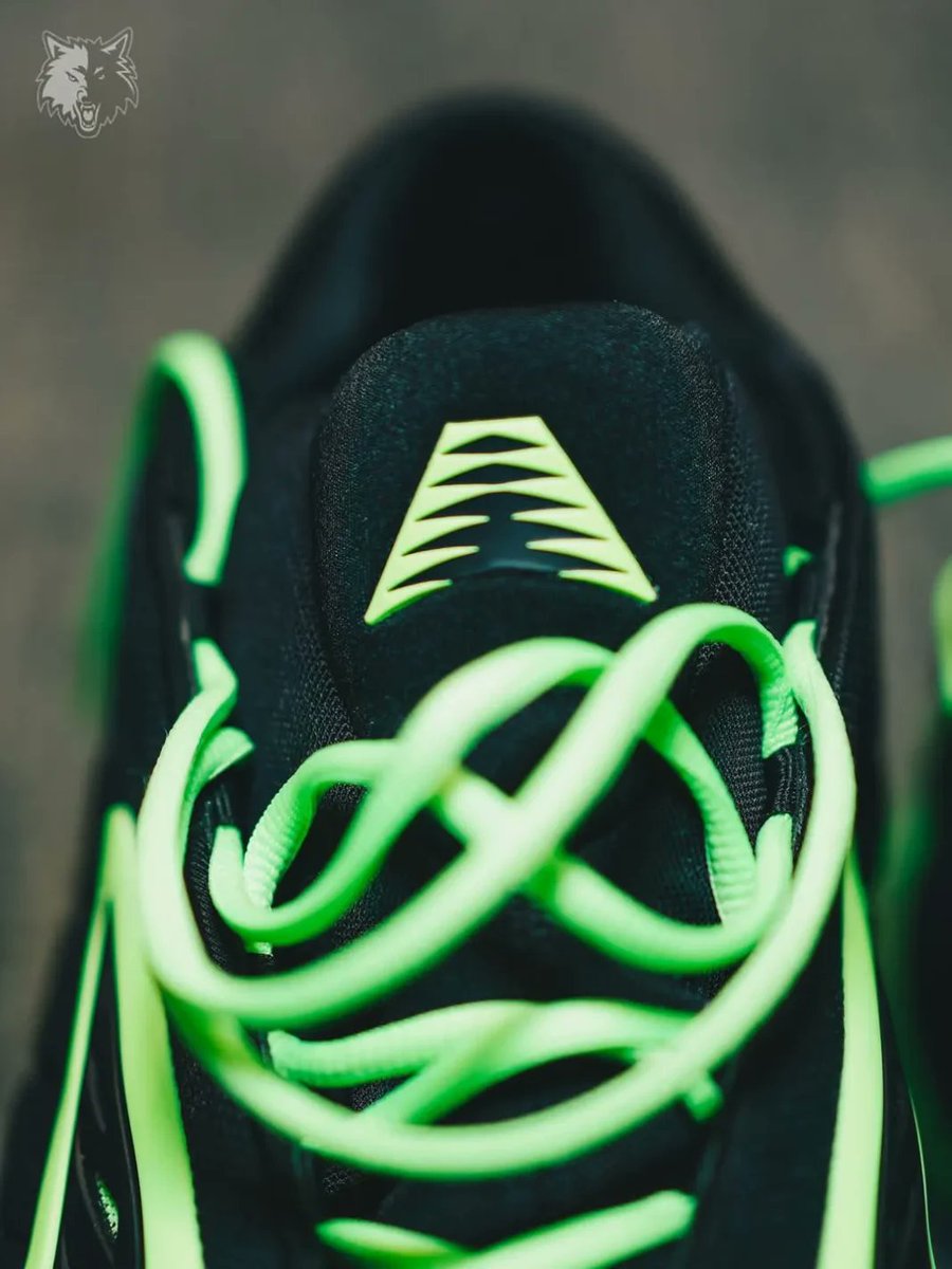 SneakerScouts's tweet image. Release Date: adidas AE 2 'Glow' - April 12, 2026 |$130| 

sneakerscouts.com/release-date-a…