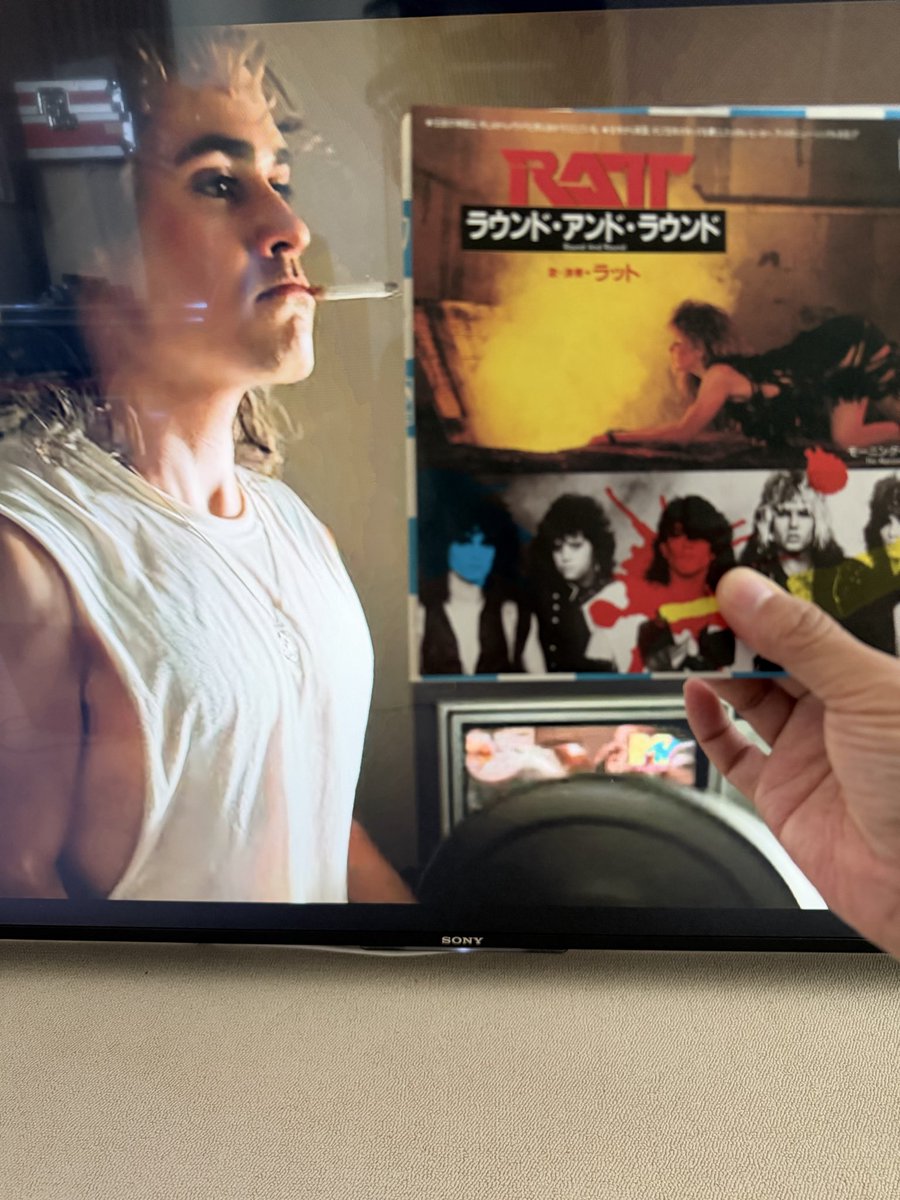 tkamkt's tweet photo. stranger things and vinyl
RATT round &amp; round
トレーニング中のビリー　さらに喫煙中でもある　#StrangerThings

https://t.co/kmqH220yZ1 https://t.co/3uVds6Gze5