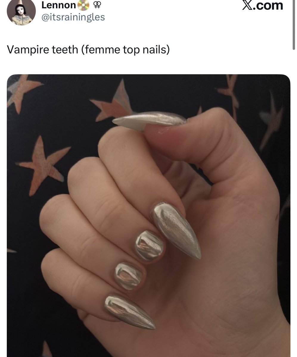 트친들이 자꾸 부치네일 뭐냐고 놀려서 아니진짜로트위터에 뱀파이어? 드라큘라 네일이라고 뜬거 따라한거라고 원트 트위터 디져서 찾았는데
글 옆에 femme top nails 이제 봄......................