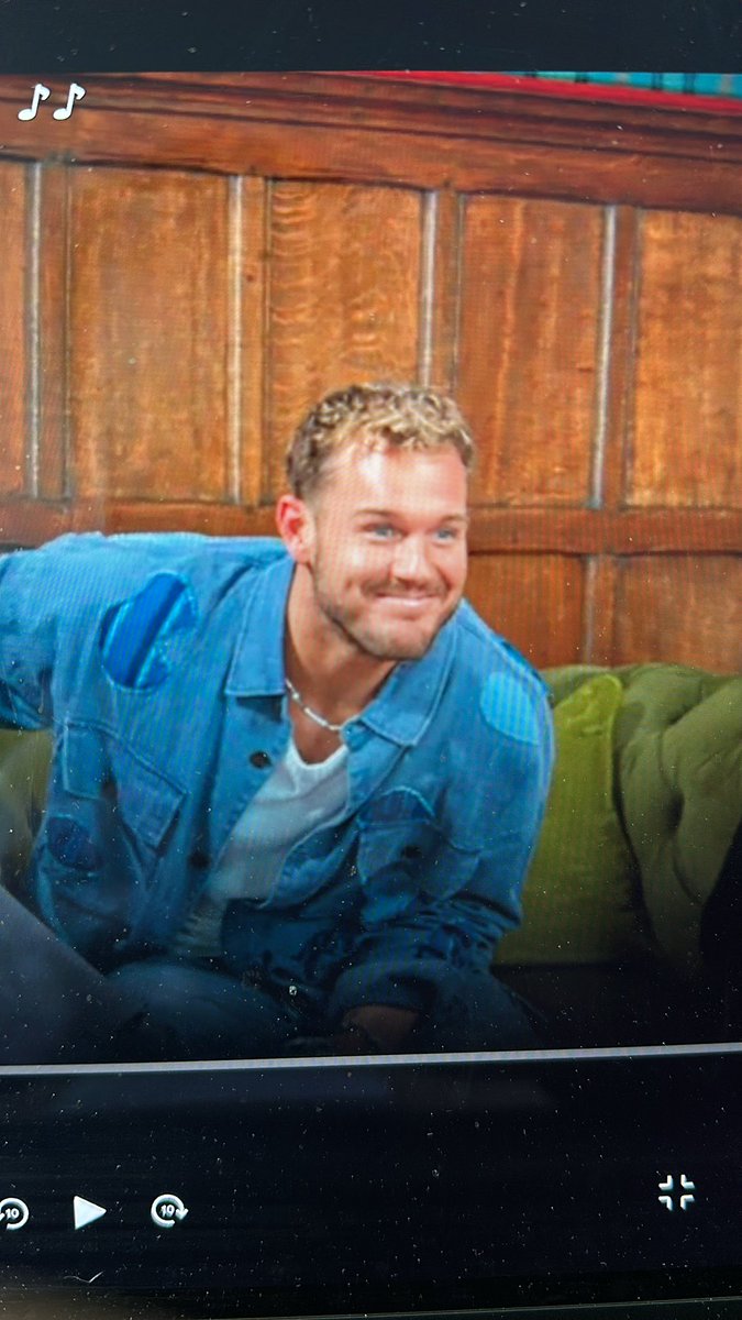 thehouseslay's tweet photo. Lisa Rinna is better than me bc the moment he leaned across that coffee table at me I would’ve turned the show into Baddies Scotland edition #TraitorsUS https://t.co/uCRIH1vSQA