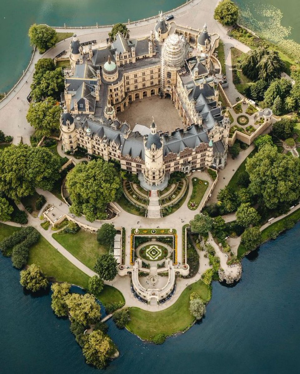 Earthdreams_'s tweet image. Schwerin Castle, Germany