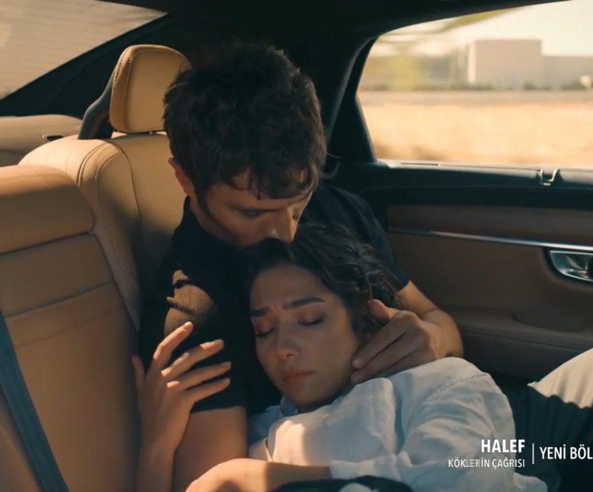 Allydelly92's tweet photo. O sırada şeronun Melegi koklaya koklaya doyamamasi her şeyiniz mi kopya olur sözde ilmek ilmektiniz dkdksk ayrıca hatcigin kokladigi seyde boya şişesi  bilgilendirme bitmiştir tşk iyi günler #HalefKöklerinÇağrısı https://t.co/Cst3ZNBuFC