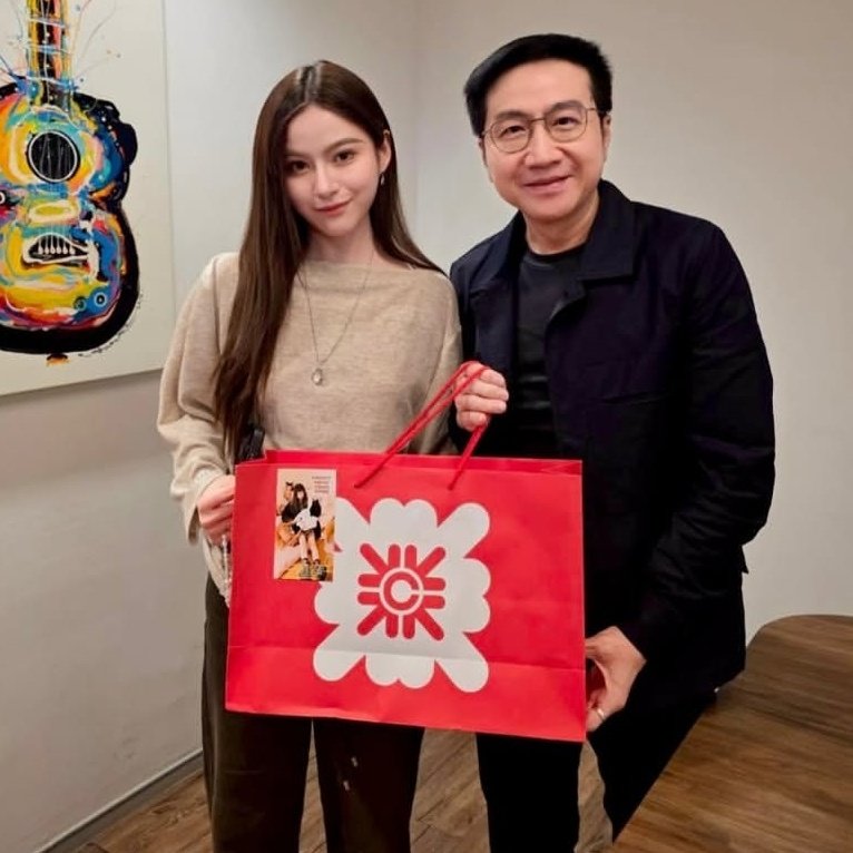 emprimii's tweet image. #primiily #ScarletHeartTH

she is spiderman 😆🫳🏻

in bangkok                                in chiang mai