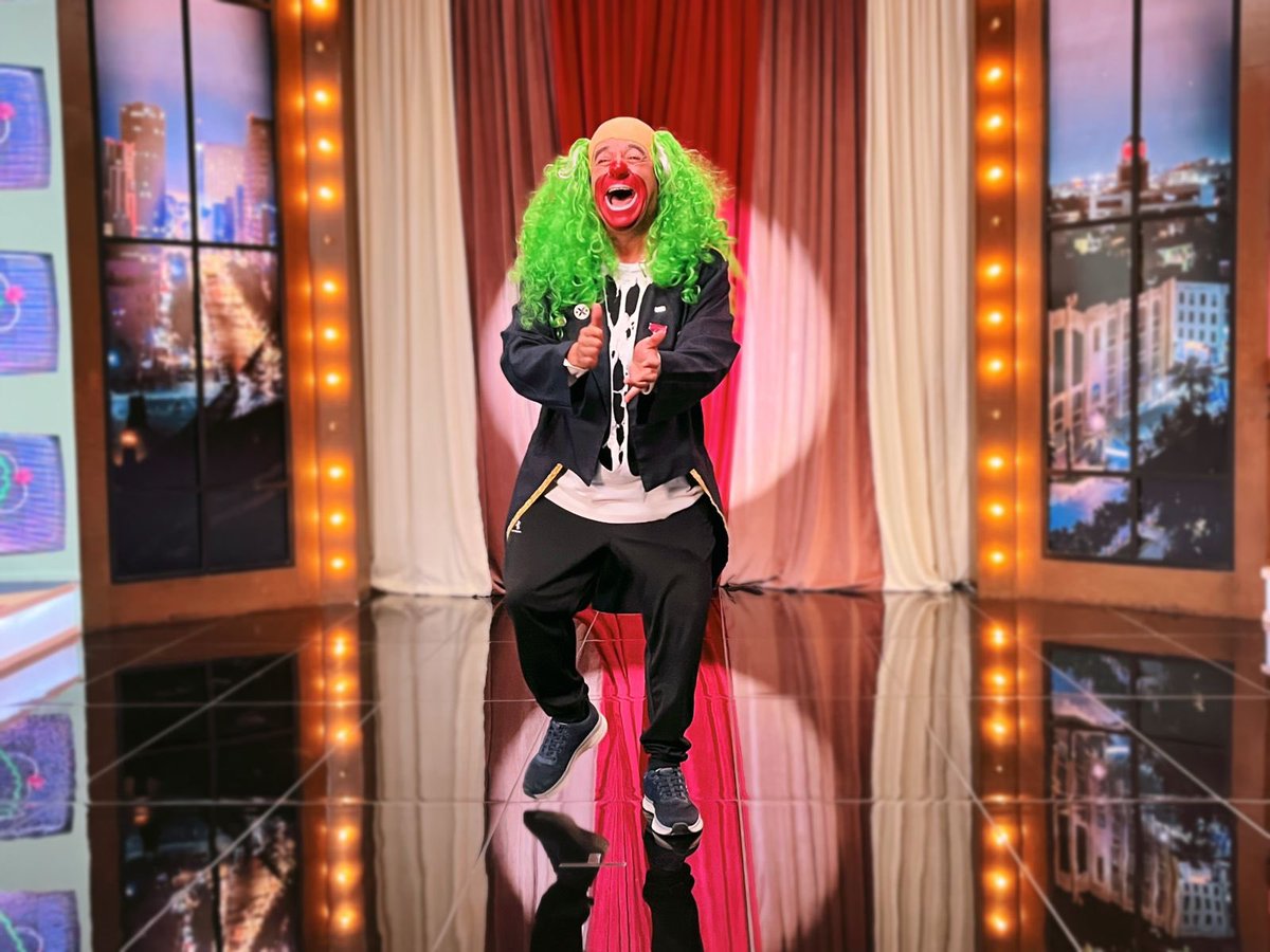 Chamacas y chamacos. En lo que la Clau se anima a mandar a EU la primera manada de narcofuncionarios, nosotros tenemos a la orden el primer #TeneBrozo del año, disponible desde las 20:00 por <a href="/latinus_us/">Latinus</a> Órale!