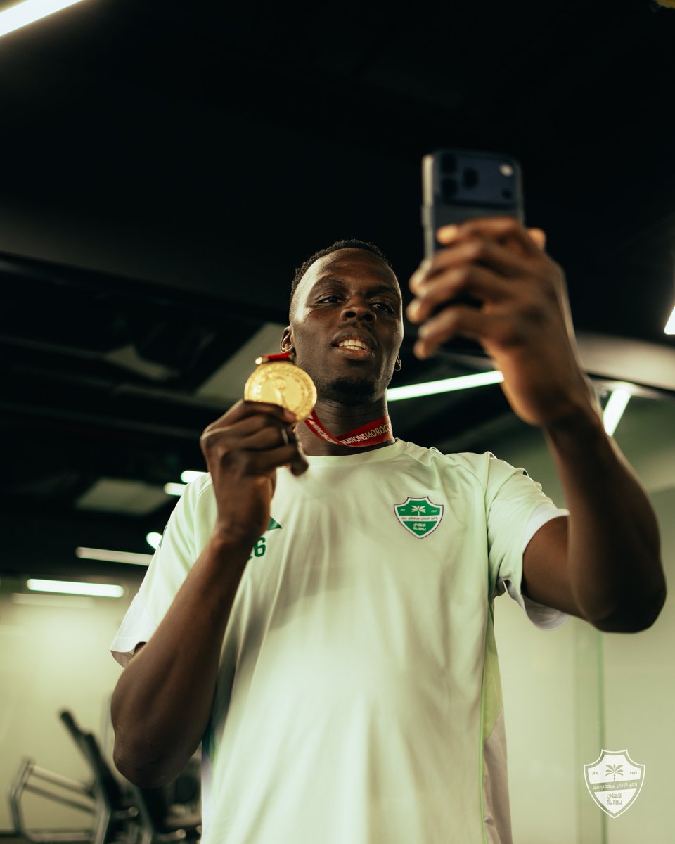 ALAHLI_FC's tweet image. من طول الغيبات جاب الغنايم 🏆🥇

اشتقنا يا ميندي والله اشتقنا 🤍💚

#الأهلي