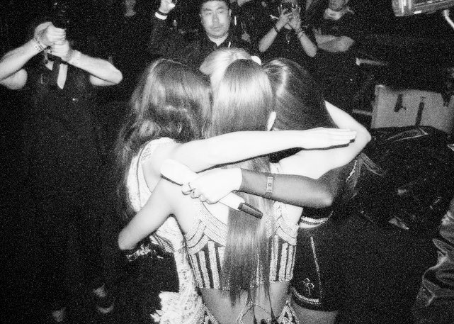 yk2aii's tweet image. then                                        now