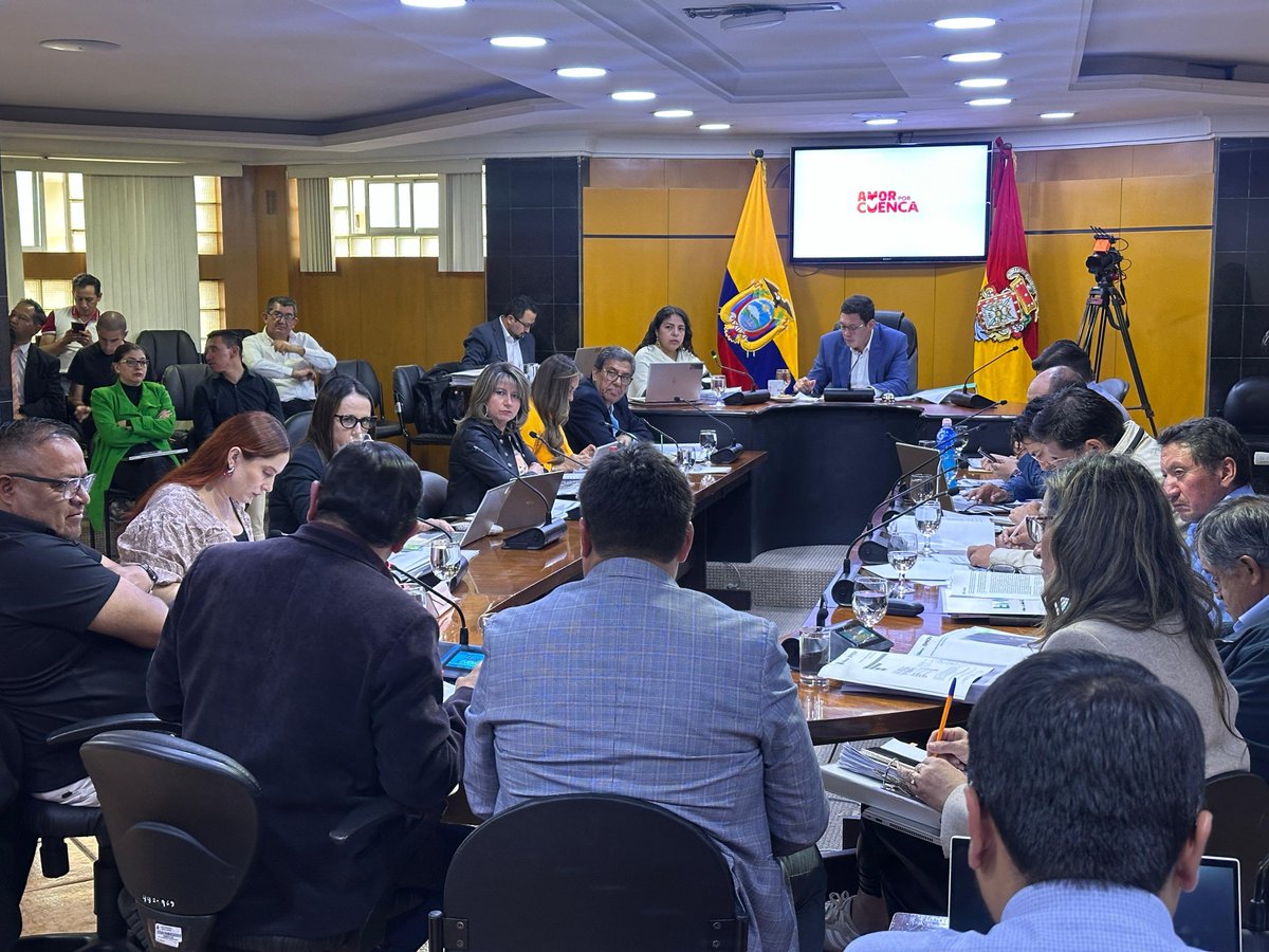 czamoramatute's tweet image. ✅ ¡En Concejo Cantonal seguimos tomando decisiones importantes en planificación, movilidad, identidad y desarrollo urbano!

🚘Conocimos el POA de @emov_ep para mejorar la vialidad con obras como el #ParqueVial de #Ricaurte. Además, nominamos nuevas vías con los nombres de