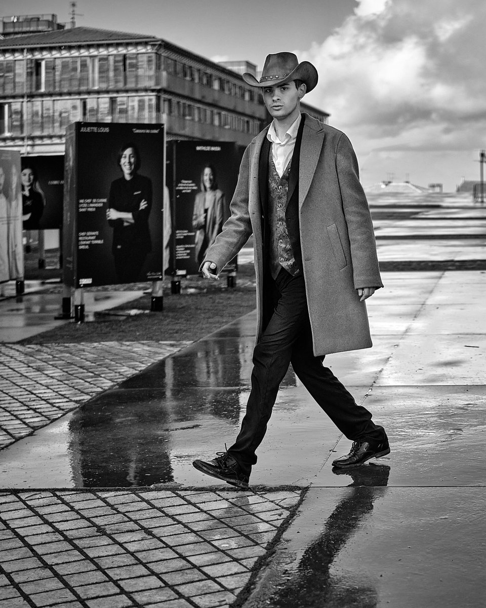 Alpiximages's tweet photo. Il était une fois dans l'Ouest #candid #western #sergioleone #cowboyhat #defiant #readytofire #streetmoment #streetphotography #photoderue #streetphotographer #bwstreetphotography #fujifilmstreet #noiretblanc #bnw #fujifilm_xseries #fujifilmXT5 #XF23mmf14 @fujifilmfrance https://t.co/lcYoZmOyhd