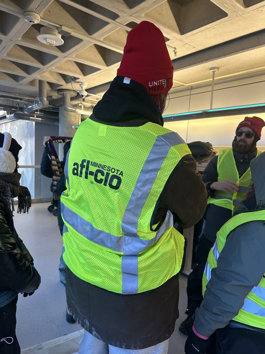 Luis Feliz Leon tweet media