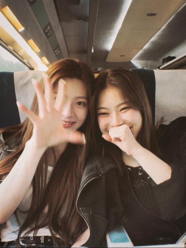 nrasywrite's tweet image. yang difoto dan yang fotoin