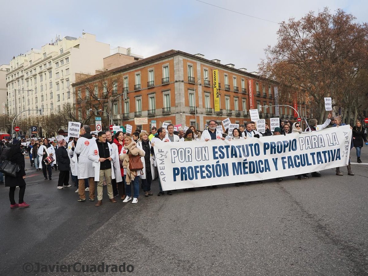 Enhorabuena a <a href="/Monica_Garcia_G/">Mónica García</a> por unir a los médicos en una huelga + que justificada. 
…fotografiajaviercuadrado.blogspot.com/2026/01/manife…
<a href="/amytsmedicos/">AMYTS</a> <a href="/AngelaAmyts/">Angela Hernández Puente 👩🏽‍⚕️</a> <a href="/DoctorSITHo/">Doctor Vader</a> <a href="/lauraluciogonz/">Laura R. Lucio</a> <a href="/Gemma__LG/">Gemma</a> <a href="/colorectaI2001/">Javier Ortega López</a> <a href="/Amelia__Mendoza/">Amelia Mendoza</a> <a href="/riamarcs/">María Cornide</a> <a href="/jlvilanova/">jose luis vilanova</a> <a href="/PACA20211119/">PACA🍀</a> <a href="/vbaosv/">Vicente Baos 🇪🇺🇪🇸</a> <a href="/diariomedico/">Diario Médico</a>