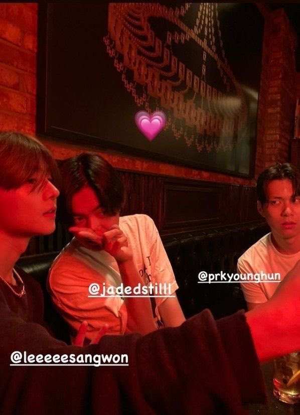 mniiowon's tweet photo. 👤: since you dont like going out, how does sangwon usually get you to go out?
🦁: he would ask other friends to help persuade me to go out together

imagine being invited out just to be the designated third wheel😭🤚🏻 https://t.co/dmOQA6RSuM