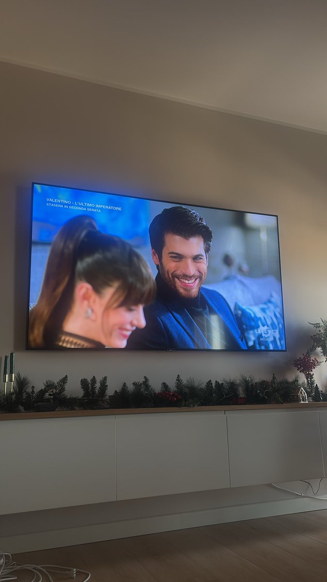 SimonaVitale11's tweet photo. Possono passare anni, posso vedere duemila serie televisive… Ma quando guardo #BitterSweet il cuore va in tilt❤️‍🩹
#CanYaman e #ÖzgeGürel sono superlativi e meravigliosi❤️ https://t.co/ozsHKogtWf