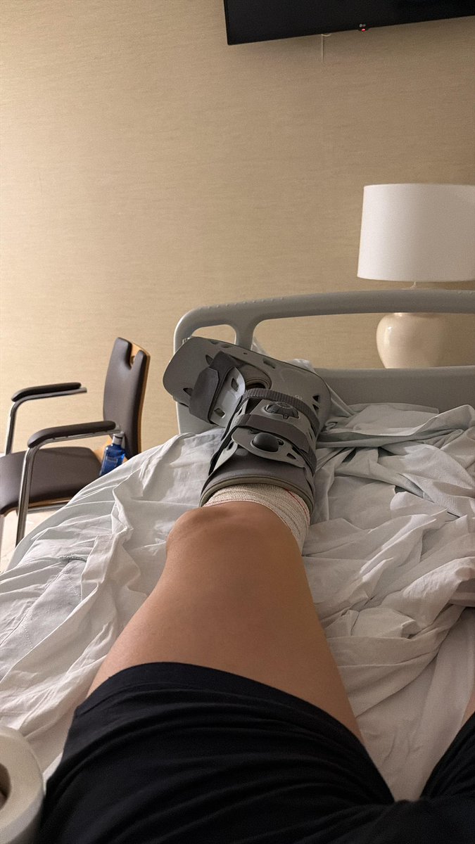 saulniguez's tweet image. Me operei 👍🏿