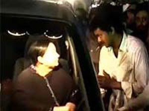 2k கிட்ஸ்க்கு இது தெரியாது 

இப்பதான் கரூர் "ஒடுகாளி விஜய்"

அப்பொலாம் அண்ணனுக்கு வேற பேர் 

"மண்டி விஜய்"🔥