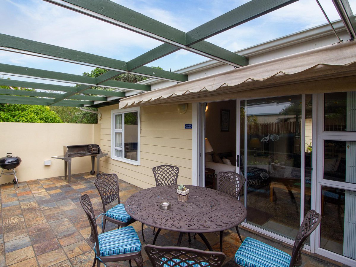 SleepingOUT_SA's tweet photo. Dunwerkin in Kenton-on-Sea offers flexible self-catering accommodation with two stylish two-bedroom units that can open into a four-bedroom home sleeping 8. Secure, well-equipped and set in a quiet area.
Visit the Sleeping-OUT website for details.
https://t.co/nM7uQ3a67B https://t.co/BYjnUGB2lq